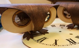 Plexitube Owl Clock